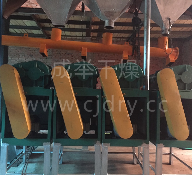 對輥擠壓造粒機安裝現(xiàn)場