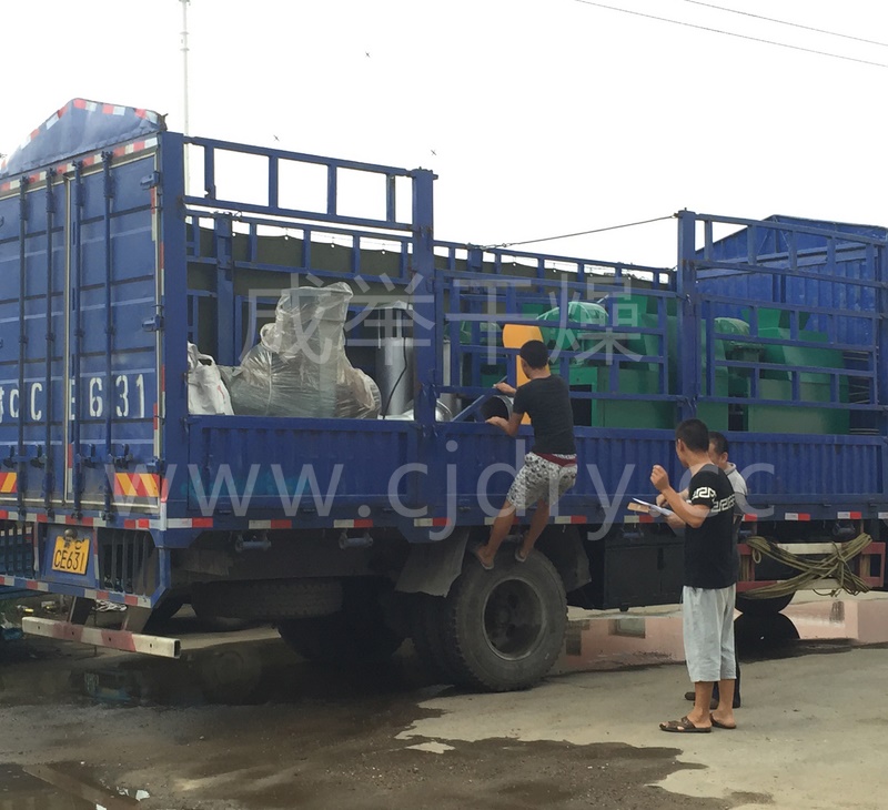 對輥擠壓造粒機發(fā)貨